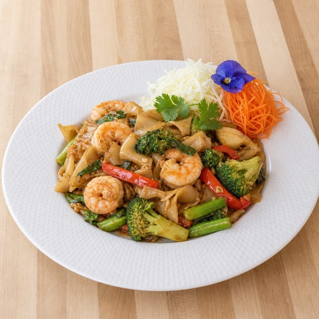 Shrimp Pad Kee Mao.
