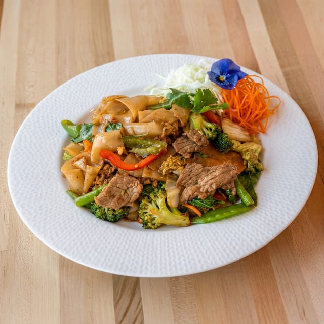Shrimp Pad Kee Mao.
